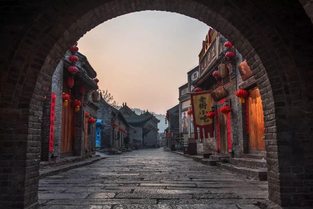 可爱的女生解救